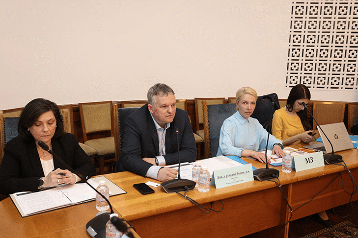 Необходимо е да бъде търсена възможност за проследяване на всички бременности без значение дали бъдещите майки са здравноосигурени е общото мнение на участниците в работна среща в Народното събрание