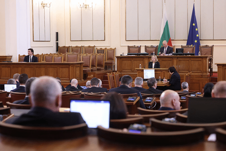 Народното събрание прие на първо четене два законопроекта за противодействие на корупцията