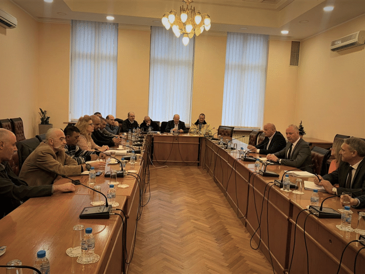 Министър Росен Желязков се срещна с представители на таксиметровия бранш