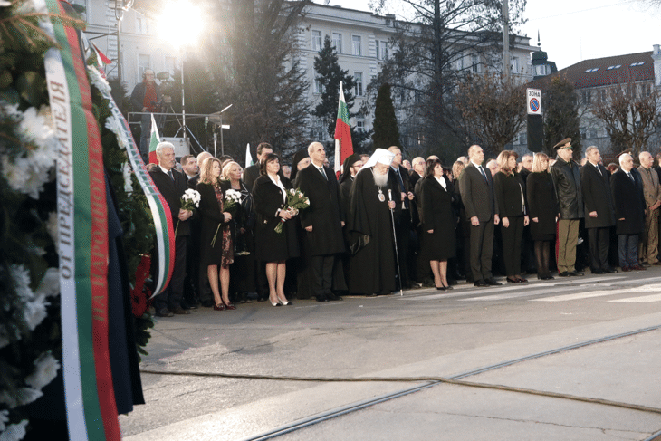 Председателят на парламента Цвета Караянчева и народни представители участваха във възпоменателната церемония в София по повод 146 години от гибелта на Васил Левски