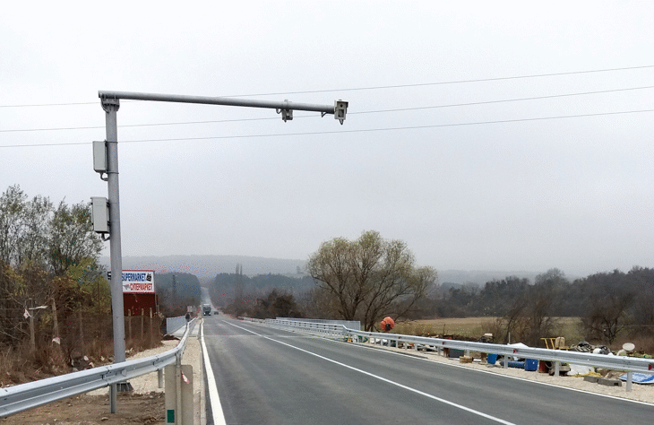 Възстановено е движението по моста край с. Краводер на път I-1