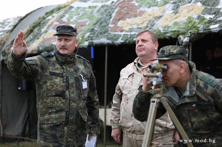 Министърът на отбраната Красимир Каракачанов: Възхитен съм от усвоените умения и способности на випускниците от специализация „Полева артилерия“ на Националния военен университет
