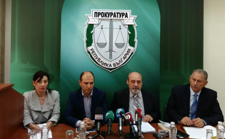 По внесено искане на Районна прокуратура – Поморие, съдът задържа под стража 53-годишен мъж, обвинен в извършване на блудствени действия спрямо малолетно момче в с. Порой, общ. Поморие