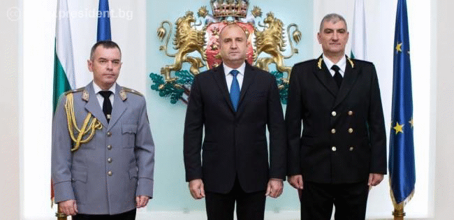 Държавният глава удостои с пагони на "бригаден генерал" новите директори на служба "Военна полиция" и служба "Военно разузнаване"