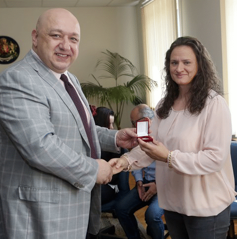 Министър Кралев връчи почетни медали на призьорите от Европейското първенство по самбо