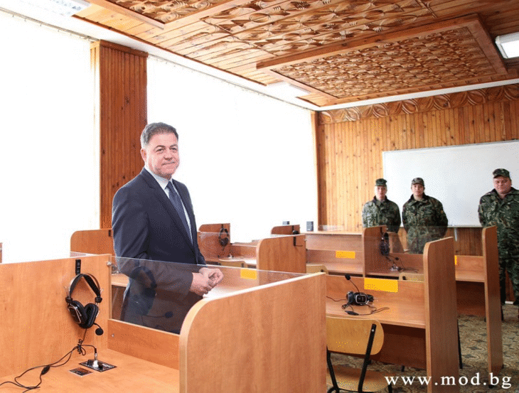 Министърът на отбраната Николай Ненчев: Армията дава много възможности за амбициозните и добре подготвените
