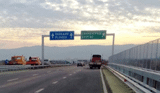 Движението при км 76 на АМ "Тракия" в посока Бургас се извършва в аварийната лента