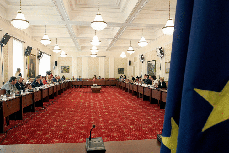 Предизвикателствата пред ЕС, българското председателство, сигурността и възможностите за инвестиции бяха сред темите, които обсъдиха депутатите от комисиите по икономическа политика, по отбрана и по европейски въпроси със заместник-председателя на Европейската комисия Юрки Катайнен