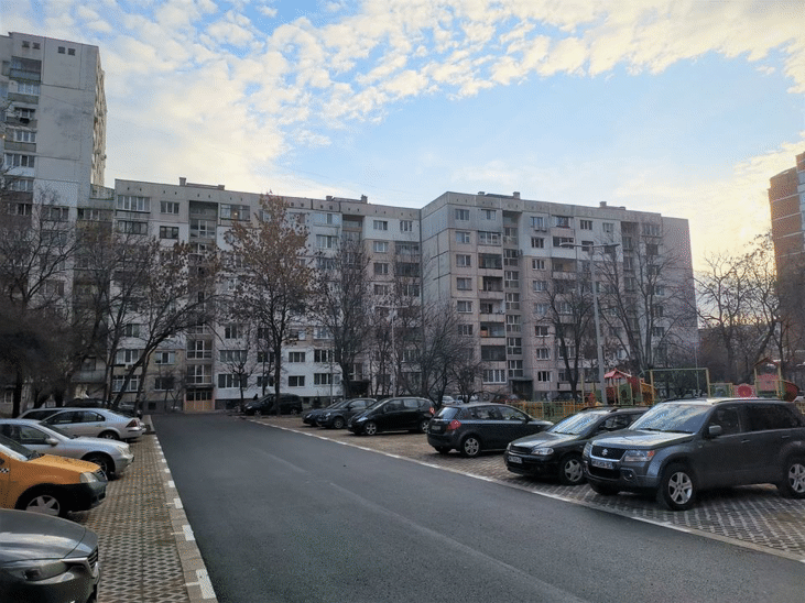 Ремонтирано е междублоковото пространство в Зона Б-5
