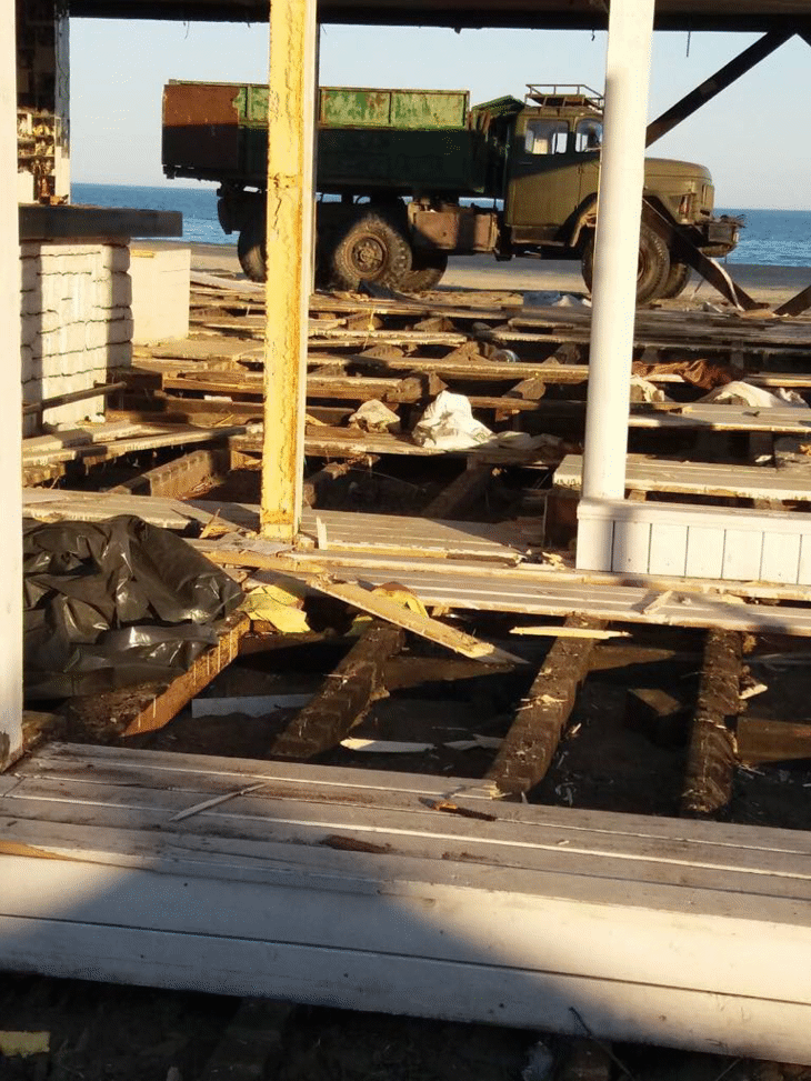 На плаж Слънчев бряг-север са премахнати още два незаконни обекта - бар и ресторант