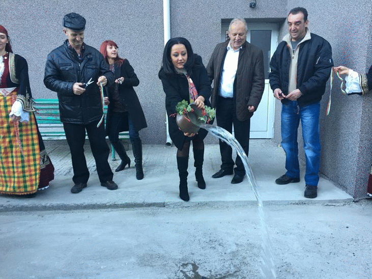 Министър Лиляна Павлова откри официално саниран с европейски средства жилищен блок в Смолян