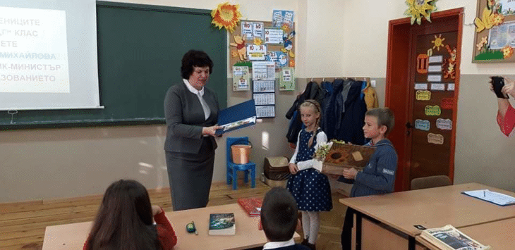 Заместник-Министър Таня Михайлова: Четенето Развива Въображението На Учениците