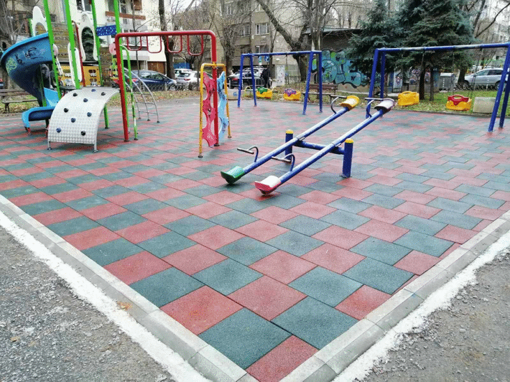 Обновена е детската площадка в градина „Сухото езеро“