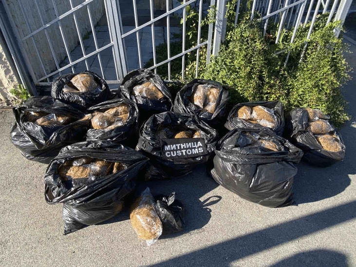 Над 100 кг тютюн за пушене без бандерол задържаха митнически служители при проверка на физическо лице Над 100 кг тютюн за пушене без бандерол задържаха митнически служители при проверка на физическо лице