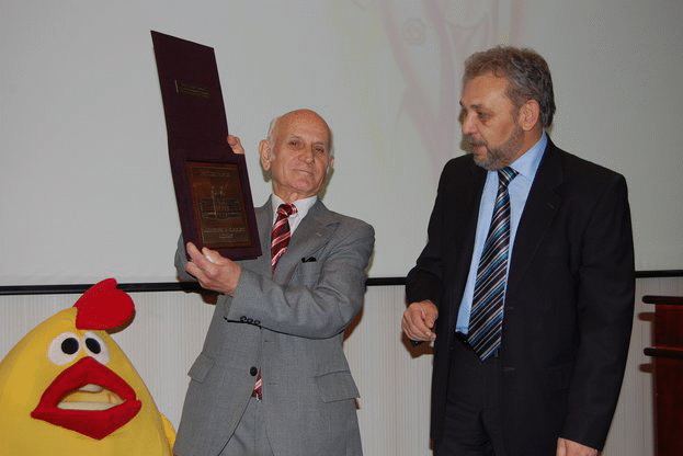 Зам.-министър Димитров награди председателя на Съюза на птицевъдите в България