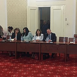 Конституционалисти, парламентаристи и адвокати представиха мнения по темата „Конституцията – източник на правото“ на кръгла маса в Народното събрание