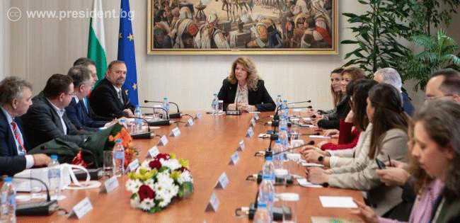 Президентът Йотова: Българските читалища, които устояват на трудностите вече 170 години, имат своето бъдеще и в 21 век