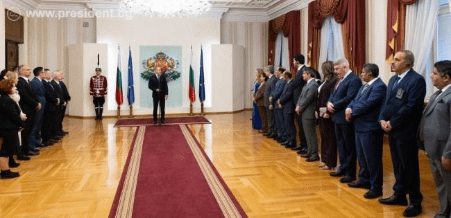 Държавният глава отличи с орден „Мадарски конник“ първа степен посланика на Република Ирак у нас Лина Омар