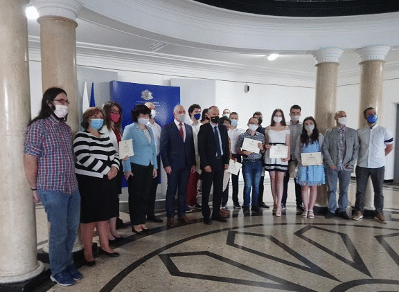 Завърши Първият Випуск По Националната Програма „Обучение За Ит “Кариера“ По Професията „Приложен Програмист“