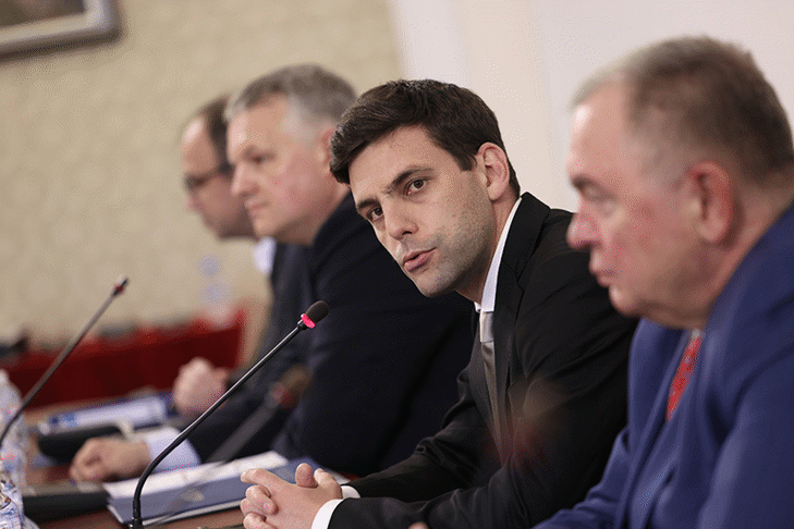 Проблемите и предизвикателствата пред трансплантациите в България и възможностите за тяхното преодоляване обсъдиха депутати, лекари, представители на съсловни и пациентски организации на дискусия в парламента