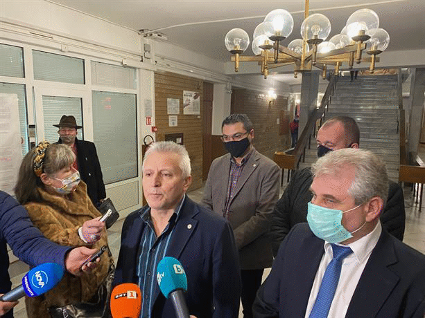 46-годишен мъж е задържан за прострелването на 42-годишната ловчанлийка в новогодишната нощ