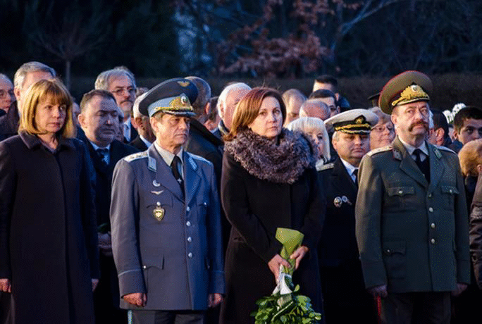 Вицепремиерът и министър на вътрешните работи Румяна Бъчварова участва в тържествената церемония пред паметника на Васил Левски