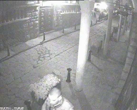Полицията издирва разпознат от камери мъж