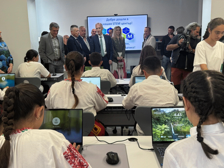 Stem Център И Нов Физкултурен Салон За Учениците В Село Скравена