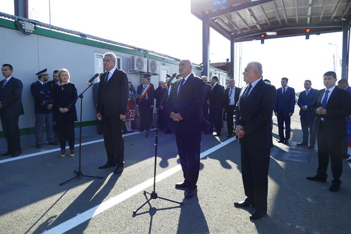 Днешният ден отбелязва много важен момент за връзките между България и Румъния