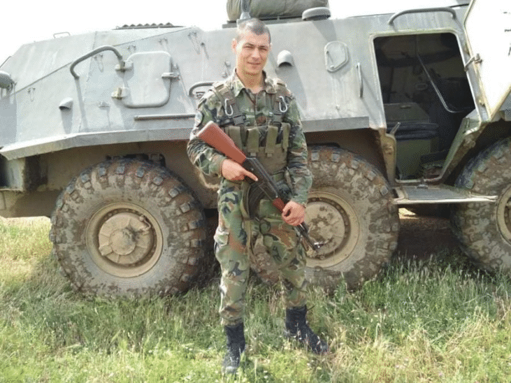 Военнослужещ от Сухопътни войски с благороден жест
