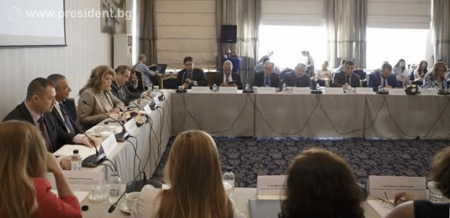 Вицепрезидентът: Пътят на Брюксел към Западните Балкани минава през България