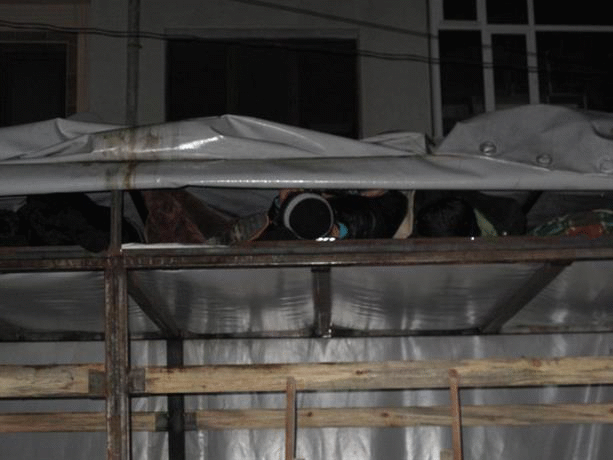 Гранични полицаи задържаха 8 сирийци, укрити в товарен автомобил