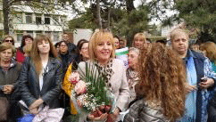 Омбудсманът Мая Манолова на протеста във Враца: Ще бъда навсякъде, където мачкат граждански права
