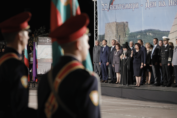 Председателят на парламента Цвета Караянчева отбеляза, че Независимостта е празник на политическата воля, тържество на здравия политически разум