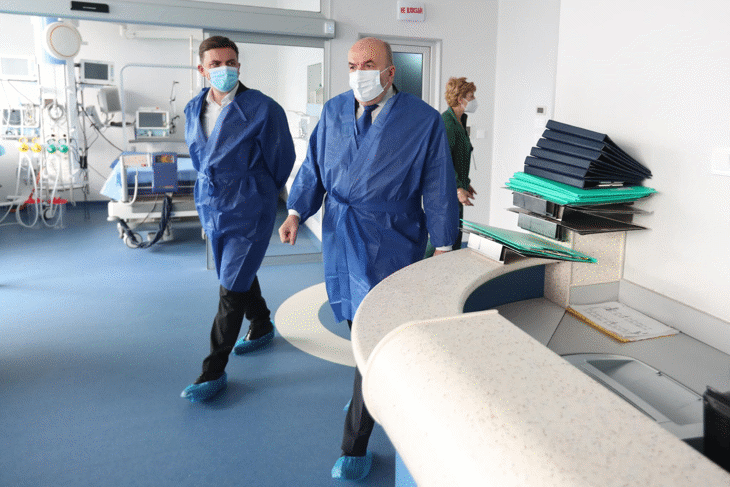 Министрите Николай Милков и Буяр Османи посетиха пострадалия българин от Северна Македония, който е настанен за лечение във Военномедицинска академия