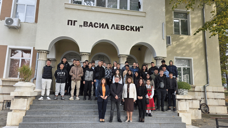 Омбудсманът в час по гражданско образование в ПГ „Васил Левски“ – Мездра: Човешките права свършват там, където започват правата на другите