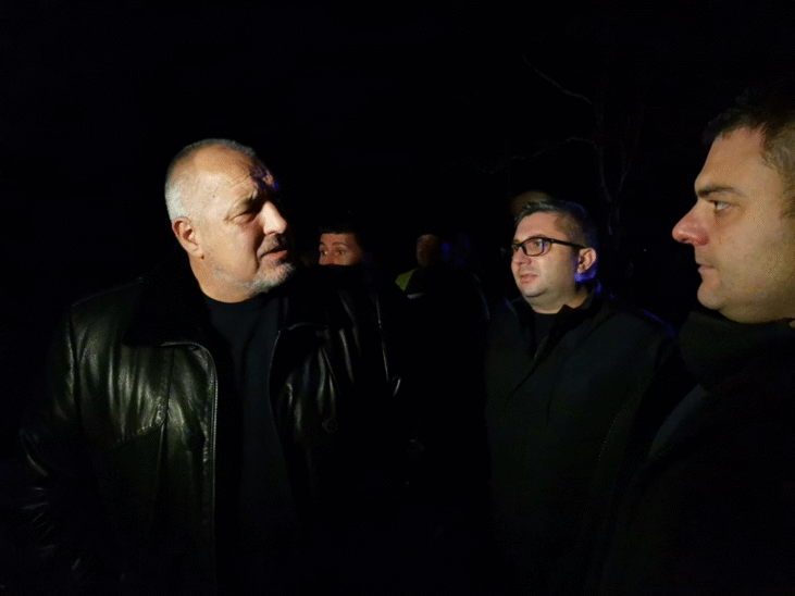 Премиерът Борисов благодари на работници и полицаи за работата им при справяне с последиците от силните валежи