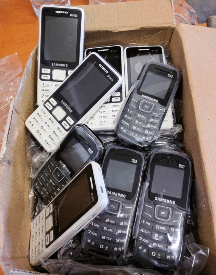 Контрабандни мобилни телефони в тайници на лек автомобил откриха митнически и гранични служители на ГКПП Капитан Андреево