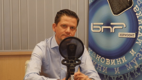 Димитър Маргаритов: „Потребителите могат да се откажат от договор с мобилен оператор, ако няма клауза за незабавното му влизане в сила”