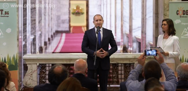 Румен Радев: Високите постижения на българските програмисти ни дават надежда, че в бъдеще нашата икономика ще се базира на знанието