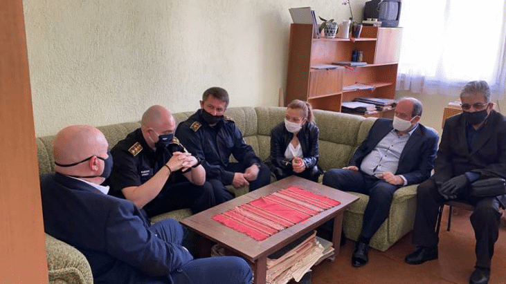 Главният прокурор посети община Харманли във връзка с проведена операция за битовата престъпност в района . „Срамно е да бият възрастни хора“, заяви Иван Гешев