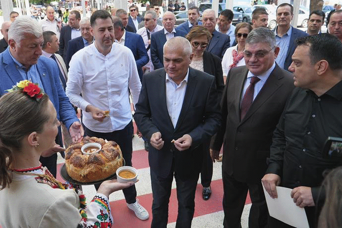 Министрите Валентин Радев и Ивайло Московски откриха реновирана сграда на жп гарата в Пловдив