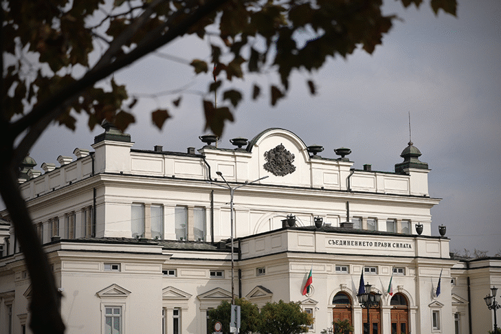 Народното събрание прие на първо четене промени в Закона за енергетиката, с които се регламентира създаването на съоръжения за съхранение на електрическа енергия