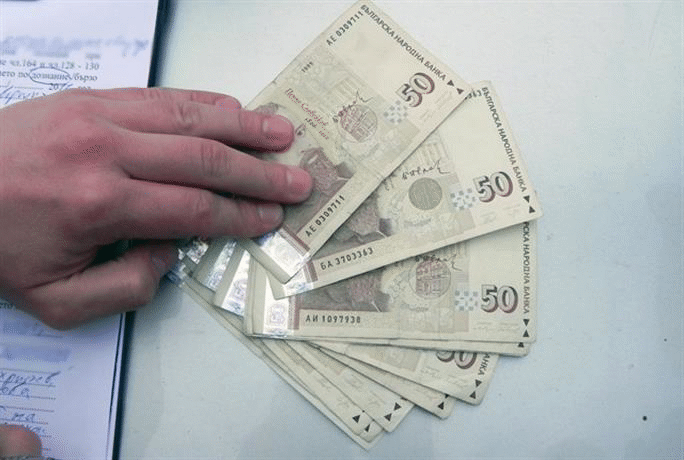 Данъчен инспектор е задържан с подкуп в Пловдив
