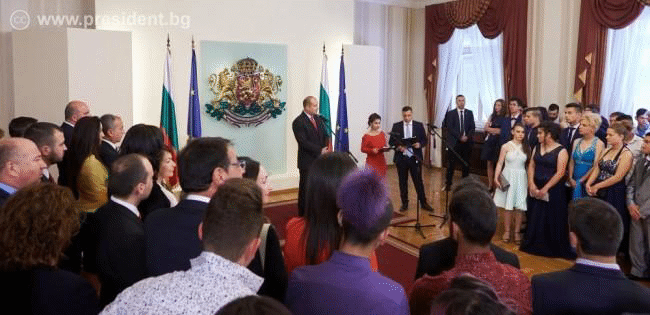Президентът Румен Радев към абитуриентите в неравностойно положение: Новият път за развитие на инициативата „Подкрепи една мечта“ ще е свързан с професионалната ви подготовка и обучение