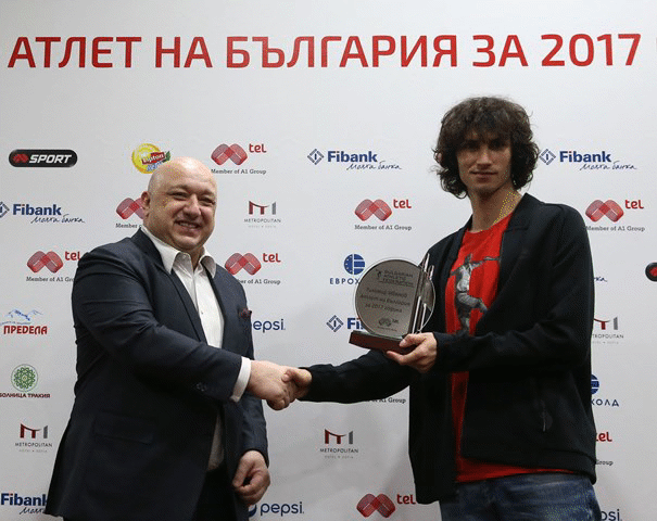 Министър Кралев награди най-добрия атлет на България
за 2017 г. Тихомир Иванов