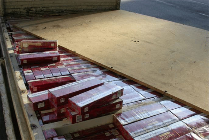 Гранични полицаи задържаха на ГКПП – Илинден петима гърци с 7869 кутии контрабандни цигари