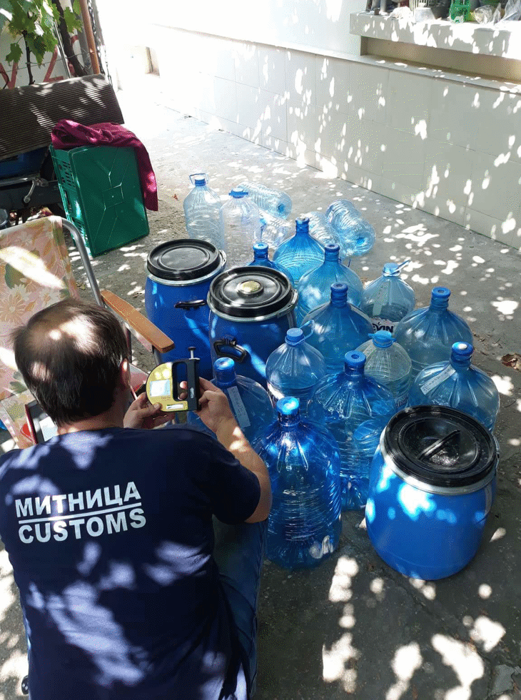 Над 250 литра ракия откриха инспектори от Митница Лом и полицаи от Видин в нелегална дестилерия