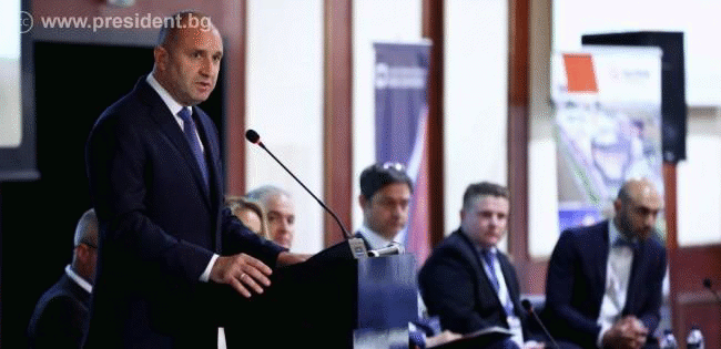 Румен Радев: Неподдържана пътна мрежа създава дефицити в безопасността