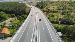 За ремонт на фуги временно ще се променя организацията на движение в участъци от АМ „Струма“ в област Кюстендил. Шофирайте внимателно!